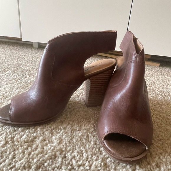 Lucky Brand Brown Booties Ankle Boots - Picture 1 of 9